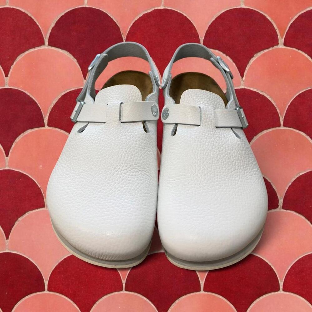 Birkenstock white leather clogs in